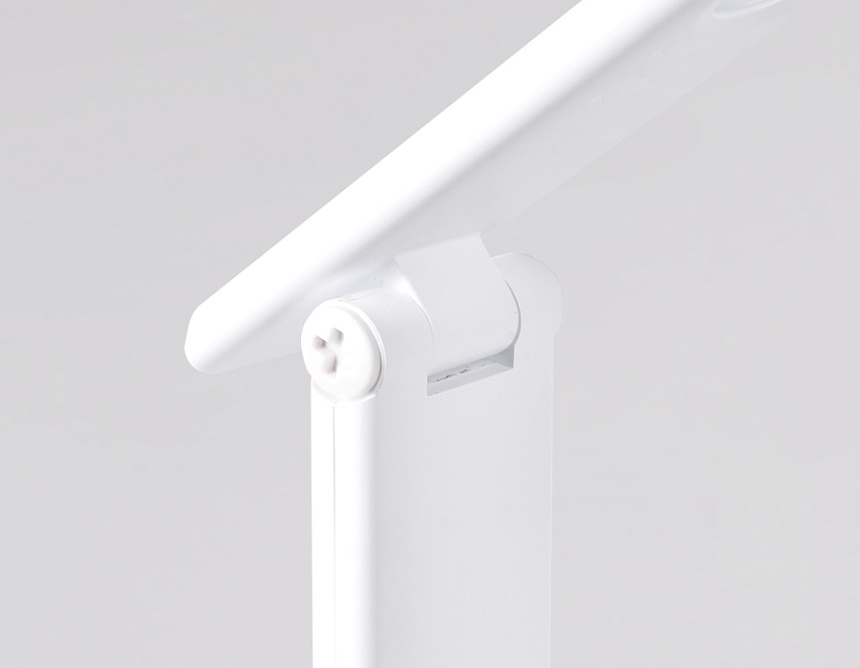 DE530 WH белый LED 3000-6400K+RGB 8W