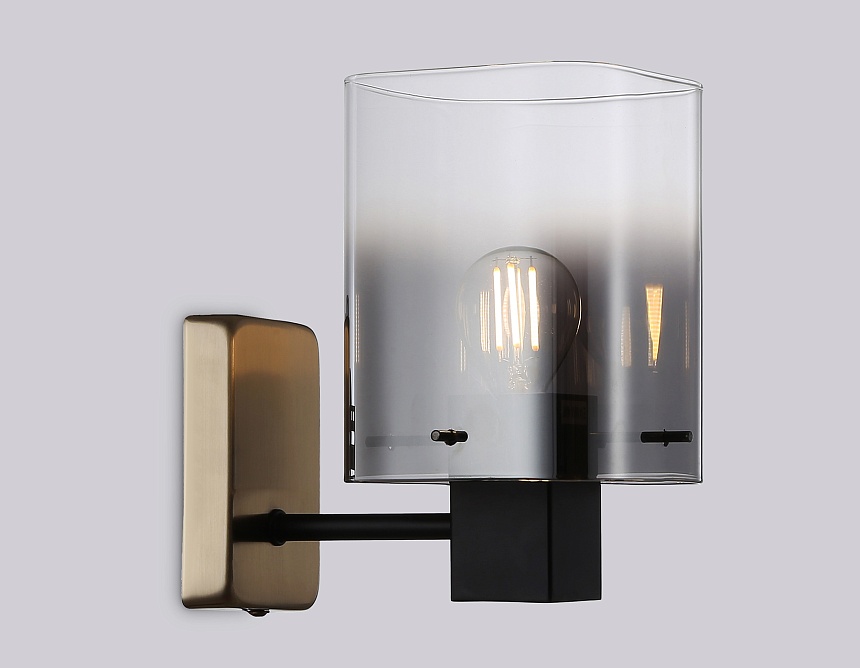 LH57045 BK/DBS/SM черный/темная латунь/дымчатый E14 max 40W 195*110*185 LH57045 BK/DBS/SM черный/темная латунь/дымчатый E14 max 40W 195*110*185