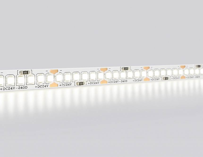 GS3402 2835 240Led/ 20W m/ 24V IP20 4500K/ 5000*10*1.2mm (2 конт.) GS3402 2835 240Led/ 20W m/ 24V IP20 4500K/ 5000*10*1.2mm (2 конт.)