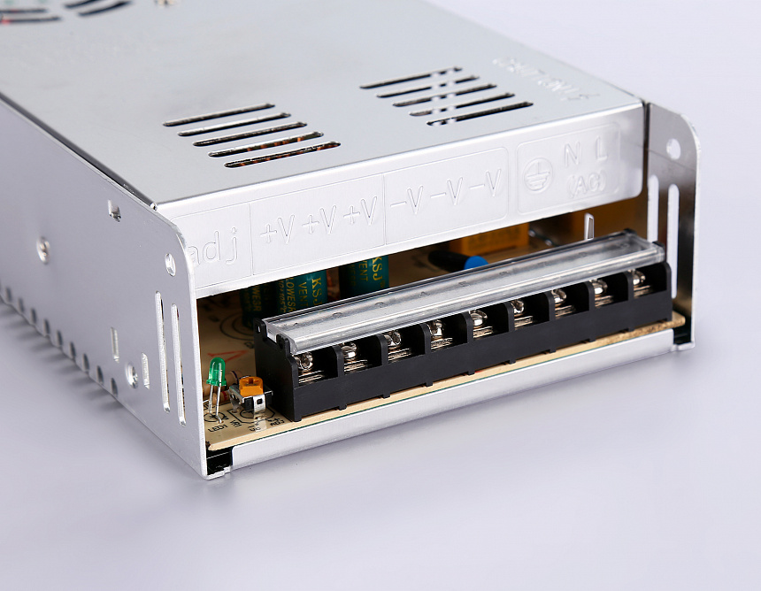 GS9552 блок питания 12V 400W 33.3A IP20 90-260V 215*115*50