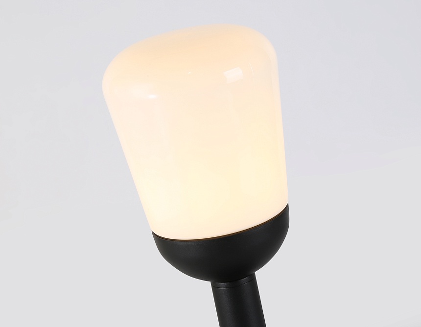 ST2087 BK/FR черный/белый матовый IP54 E27 max 40W D150*350 ST2087 BK/FR черный/белый матовый IP54 E27 max 40W D150*350