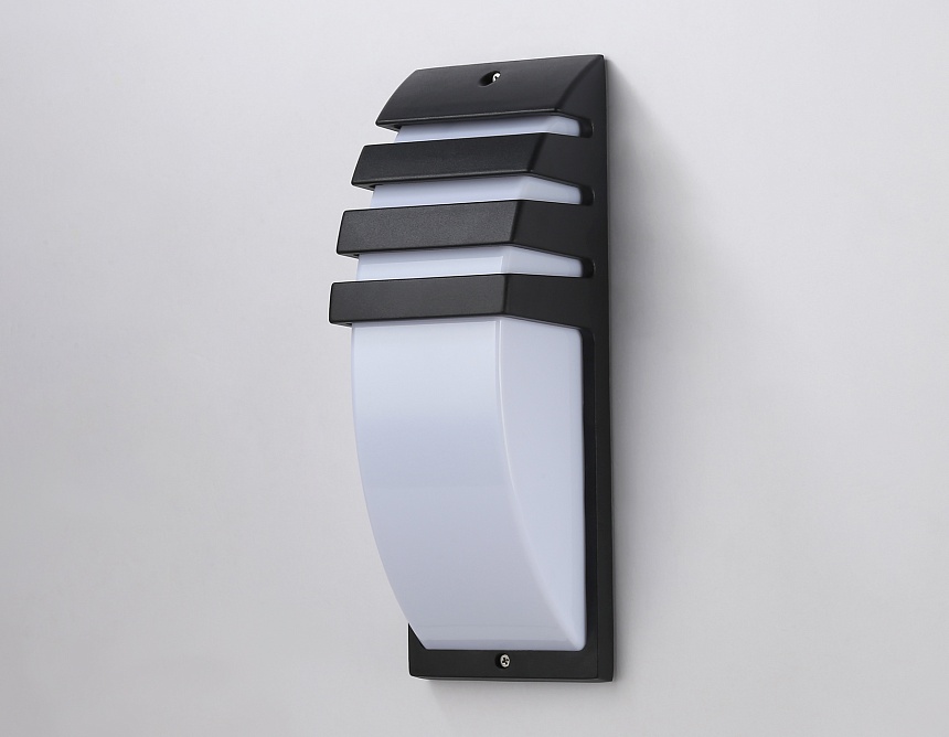 ST5202 BK черный IP54 E27 max 40W 331*112*35 ST5202 BK черный IP54 E27 max 40W 331*112*35