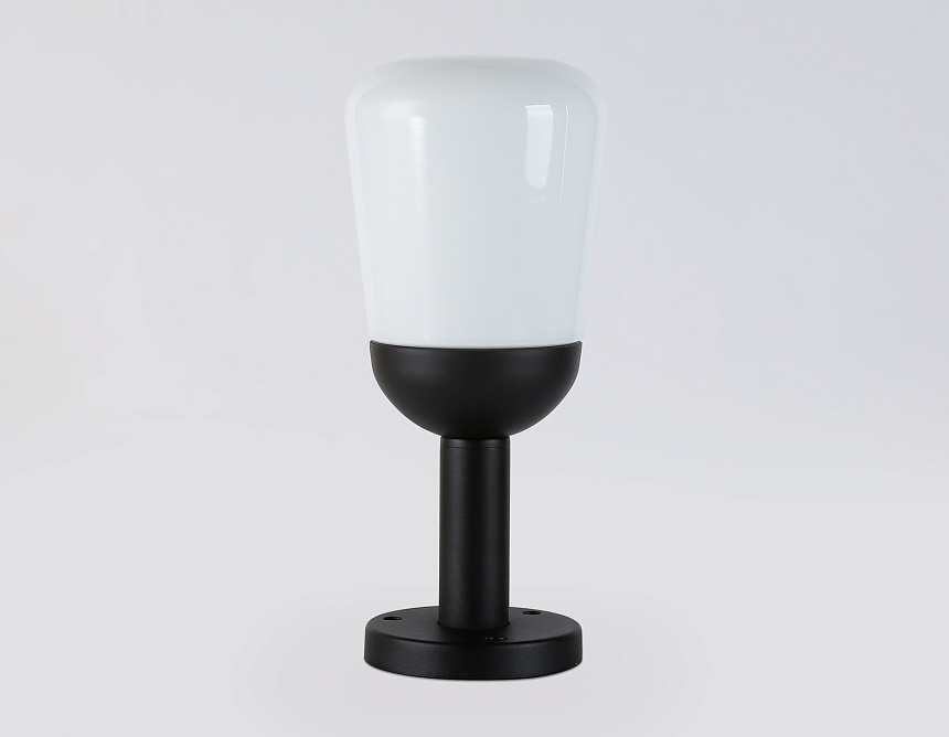 ST2087 BK/FR черный/белый матовый IP54 E27 max 40W D150*350 ST2087 BK/FR черный/белый матовый IP54 E27 max 40W D150*350