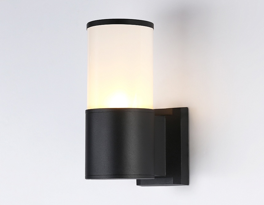 ST2451 BK/FR черный/белый матовый IP54 E27 max 40W 210*90*155