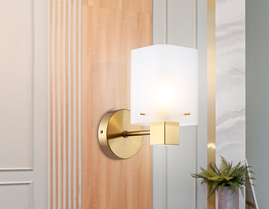 LH57035 BS/SM латунь/дымчатый E14 max 40W 195*110*185 LH57035 BS/SM латунь/дымчатый E14 max 40W 195*110*185