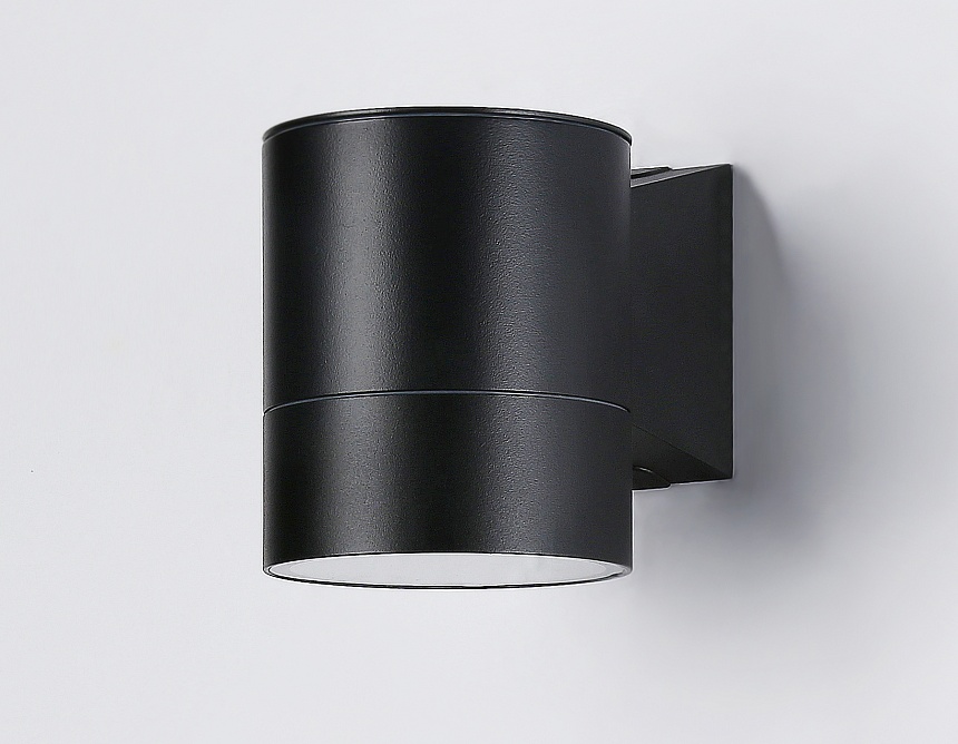 ST3302 BK черный IP54 GX53 max 15W 115*90*140 ST3302 BK черный IP54 GX53 max 15W 115*90*140