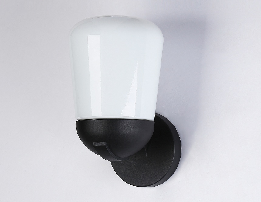 ST2083 BK/FR черный/белый матовый IP54 E27 max 40W 260*150*185