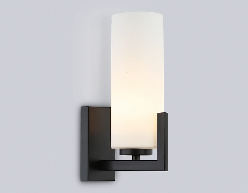 LH56061 BK/WH черный/белый E27 max 60W 185*100*310