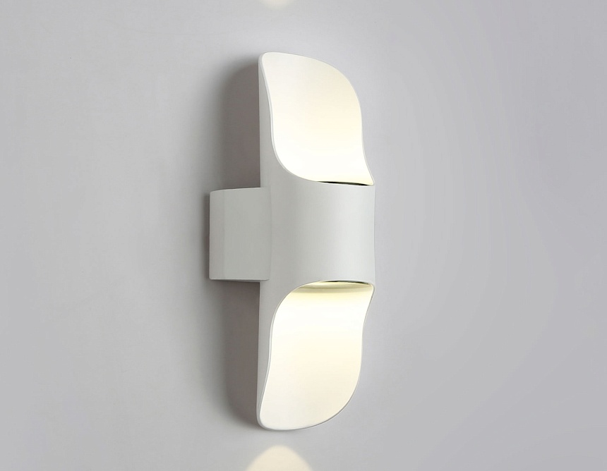 ST4533 WH белый LED 4200K 8W IP54 220*66*100 ST4533 WH белый LED 4200K 8W IP54 220*66*100