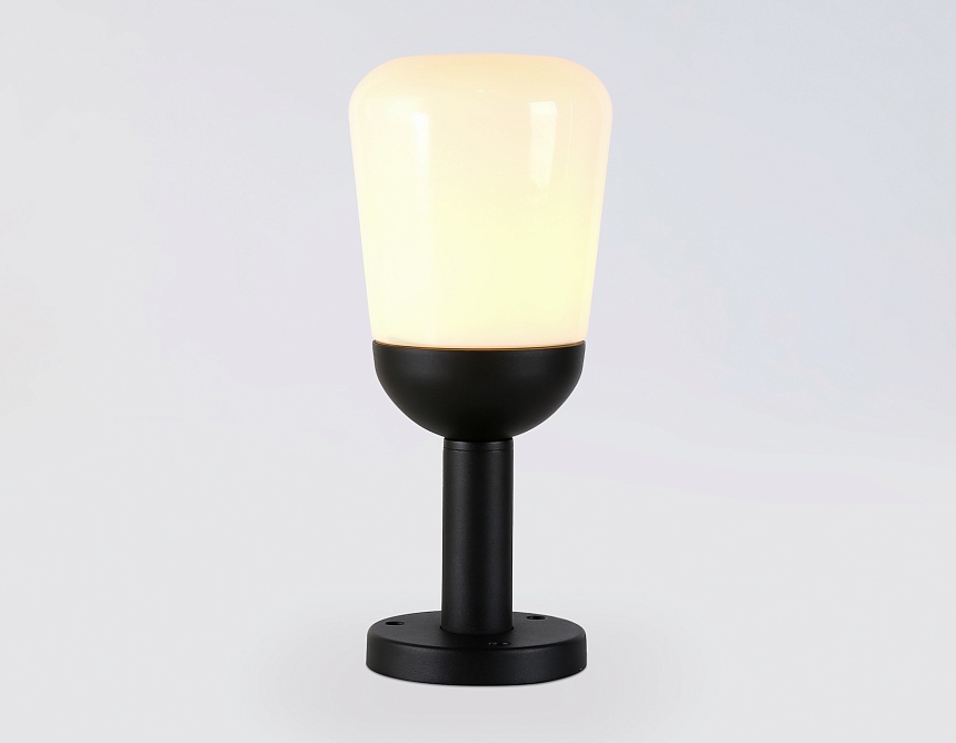 ST2087 BK/FR черный/белый матовый IP54 E27 max 40W D150*350 ST2087 BK/FR черный/белый матовый IP54 E27 max 40W D150*350
